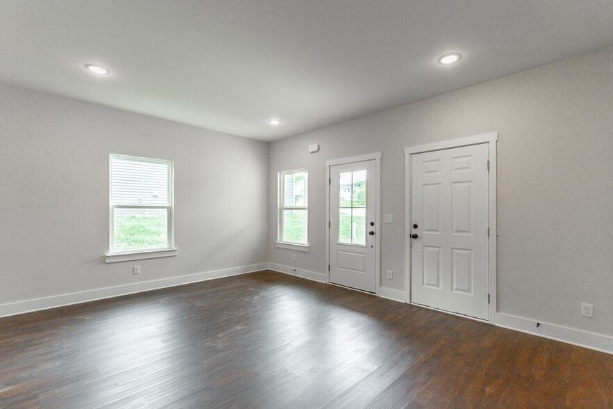 Building Photo - 4654 Heiskell Dr