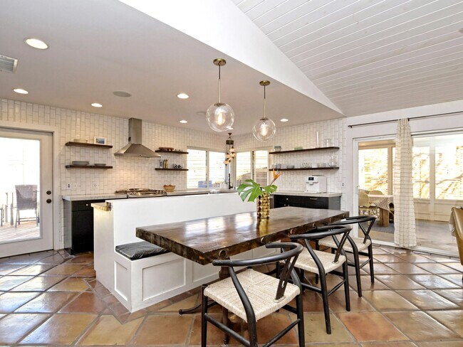 Building Photo - 5209 Fort Mason Dr