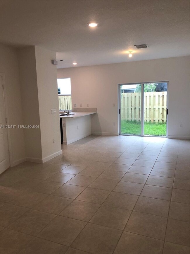 Building Photo - 2610 SE 13th St