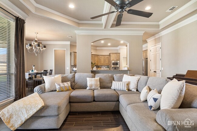 Building Photo - 5009 Lantana Dr
