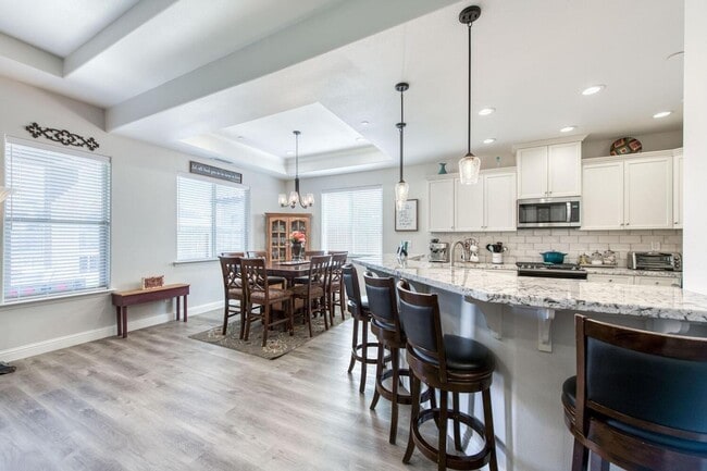 Building Photo - Gorgeous 4/2 Crown Home In Riverstone Community