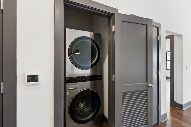 Building Photo - 112 Rogers St NE