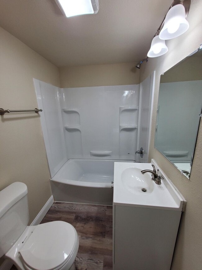 Building Photo - Updated 2 bedroom 2 bathroom with 2 Stall ...