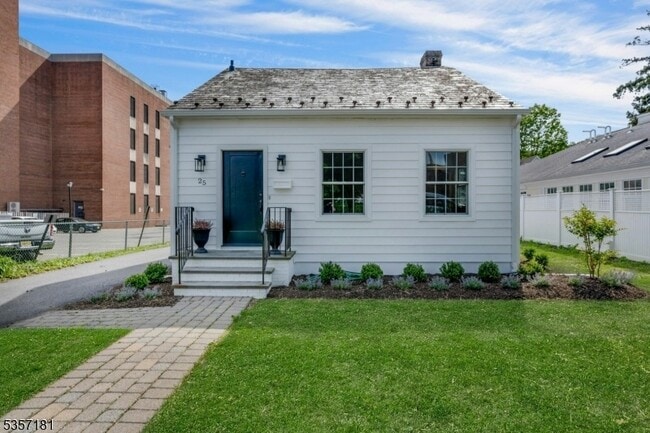 Primary Photo - 25 Maple Ave