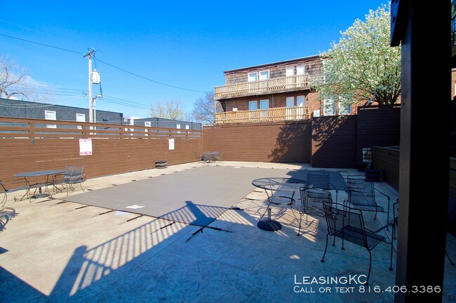 Building Photo - Plaza 44