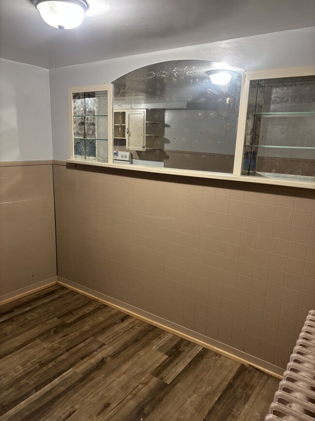 Building Photo - 2 S Vine St