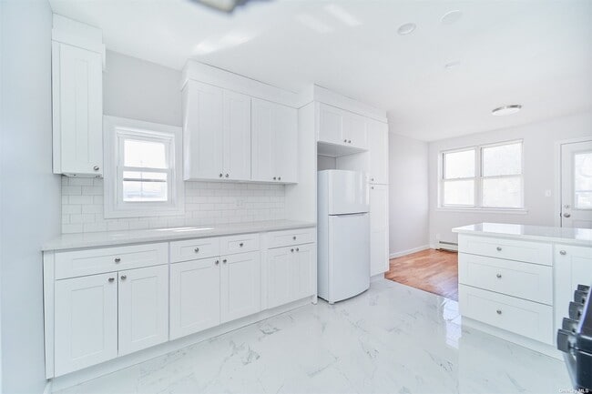 Building Photo - 1283 E 56th St