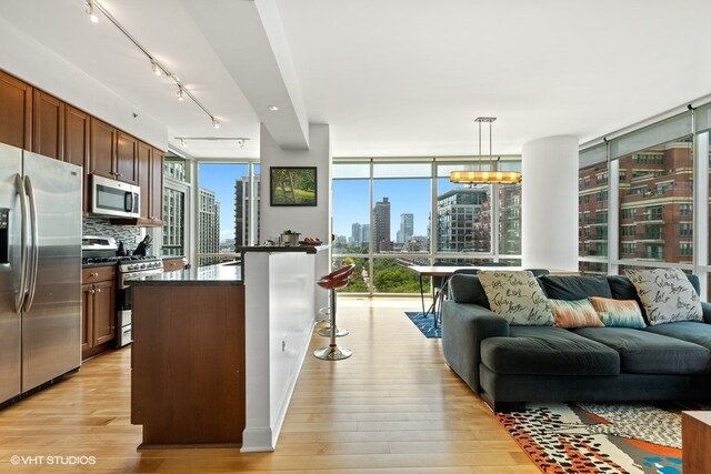 Building Photo - 1201 S Prairie Ave