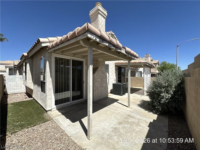 Building Photo - 122 McLaren St