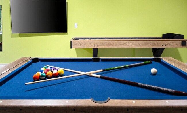 Building Photo - 2431 E Laurel St