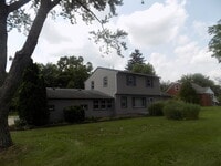 Building Photo - Nice Updated 4 bedroom house with first floor primary bedroom/Bathroom