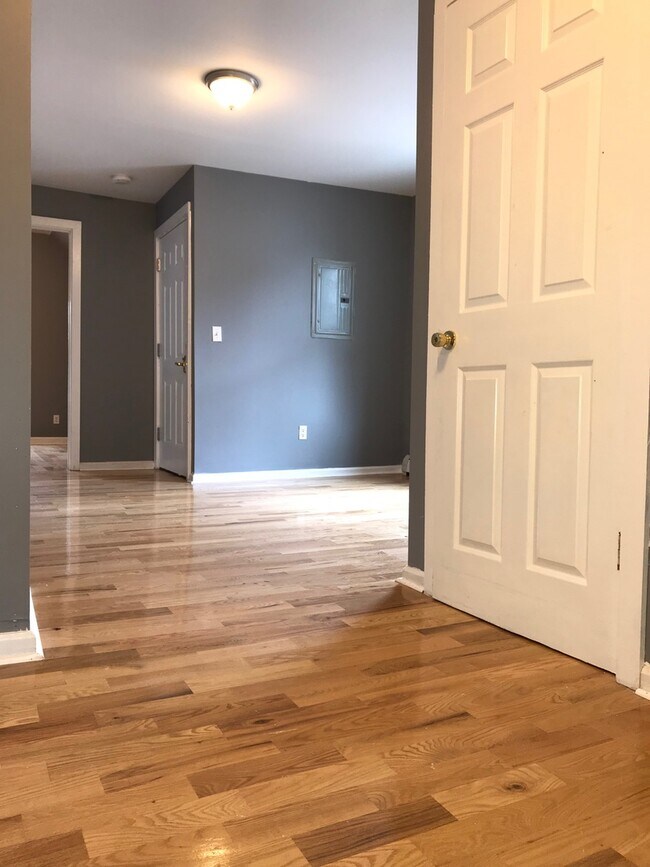 Building Photo - 32 Truman St