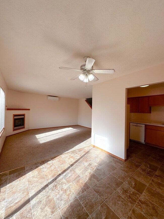 Building Photo - Ridgetop Duplex