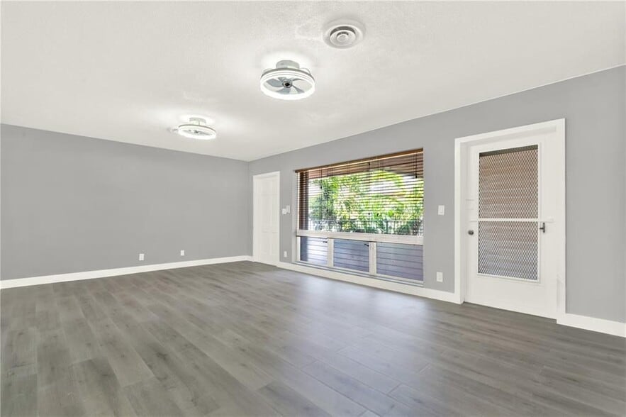 Building Photo - 2864 NE 32nd St