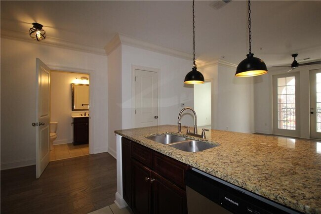 Building Photo - 901 Abernathy Rd NE