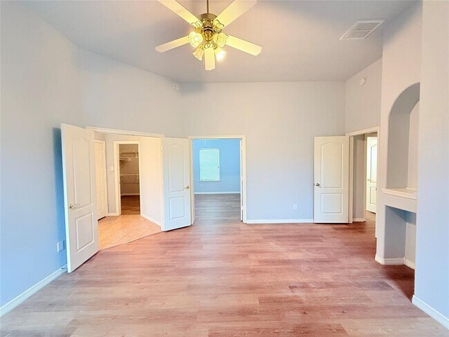 Building Photo - 2212 Highland Crossing Dr