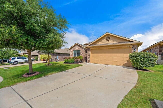 Building Photo - 5916 Montrelia Dr