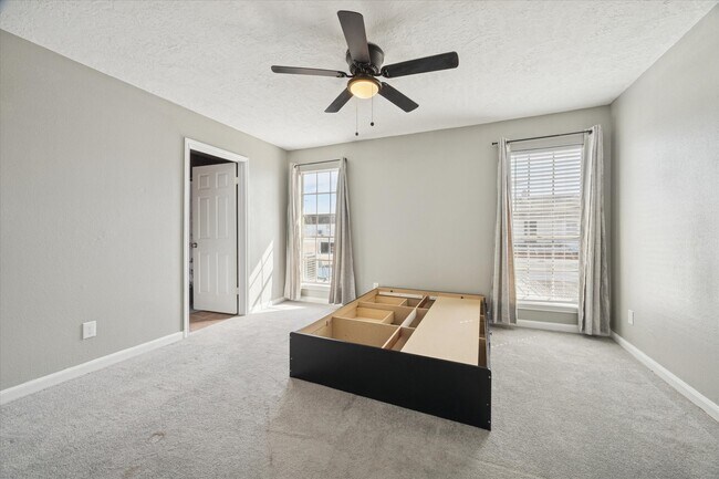 Building Photo - 11811 Algonquin Dr