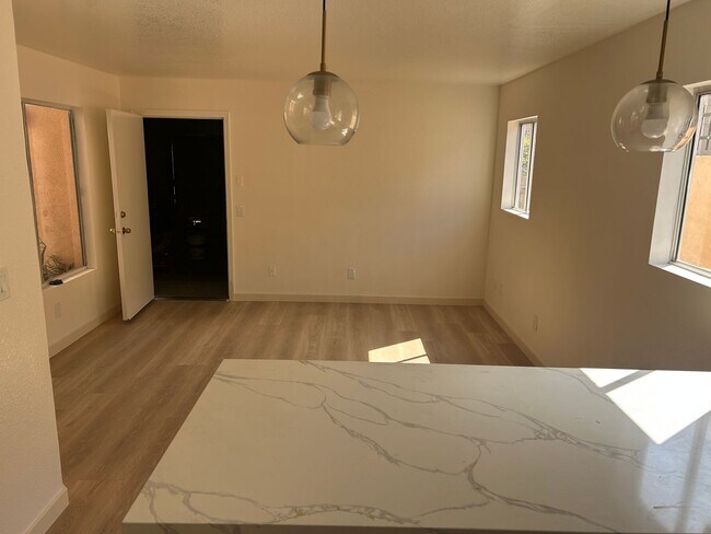 Building Photo - NEWLY REMODELED 3 BEDROOM 3 BATH