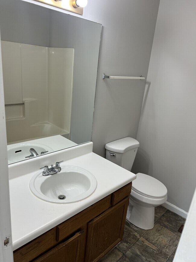 Building Photo - 3455 Kingswood Run