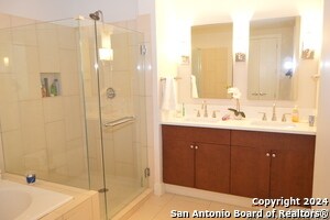 Building Photo - 610 E Market St