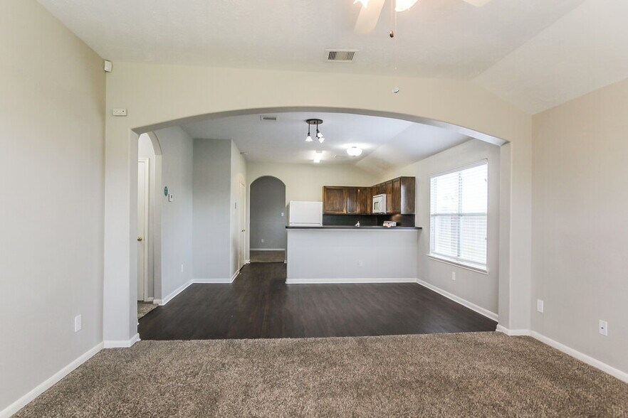 Building Photo - 10602 Harbor Canyon Dr