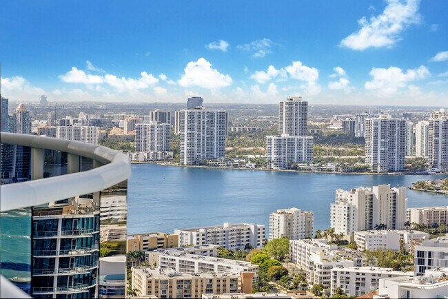 Building Photo - 17201 Collins Ave