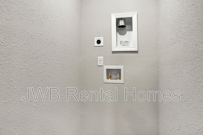 Building Photo - 627 Blodgetts Ln