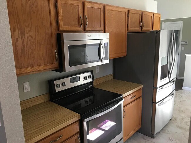 Building Photo - 862 Charter Oak Ct