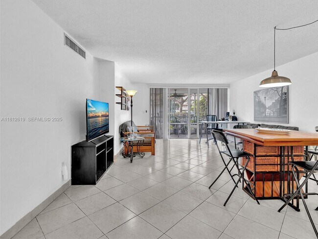 Building Photo - 1770 NE 191st St