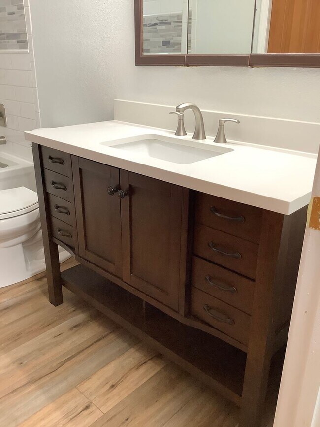 Building Photo - 1 STORY RAMBLER 3 BED 1.5 BATH IN PORT ORCHARD