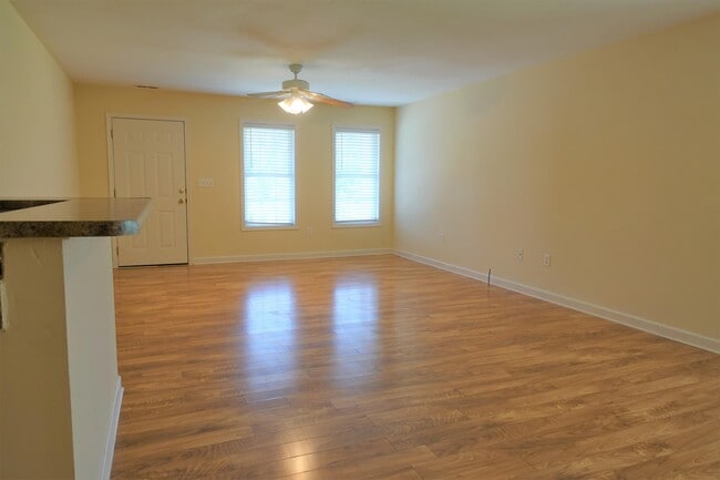 Building Photo - 129 River Oaks Cir
