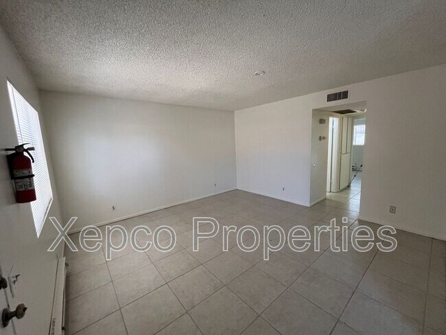 Building Photo - 556 E Chuckwalla Rd