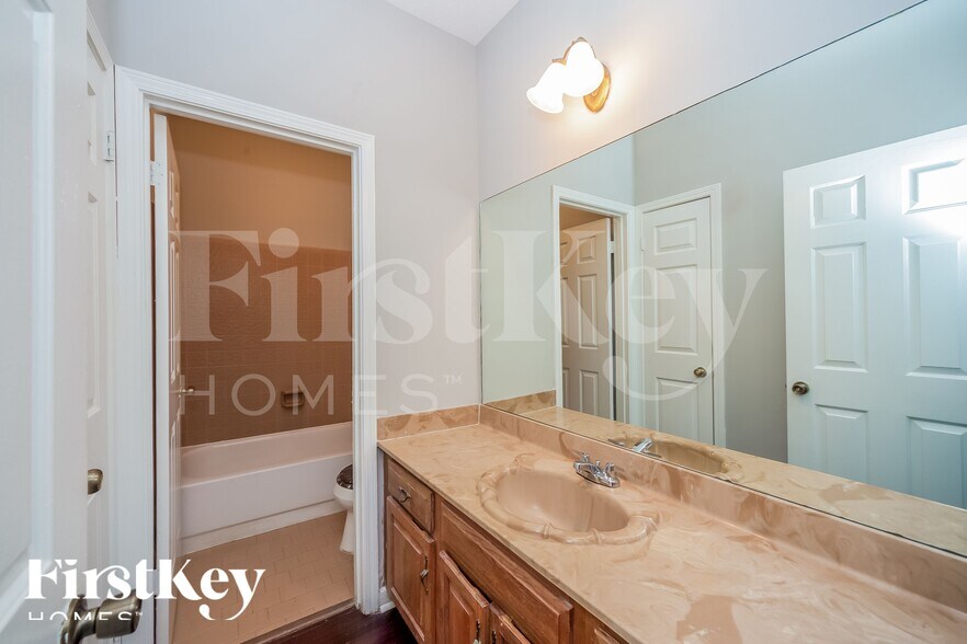 Building Photo - 7115 Falls Hollow Cove