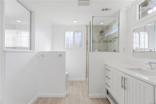 Building Photo - Spacious 4BR House in Torrance