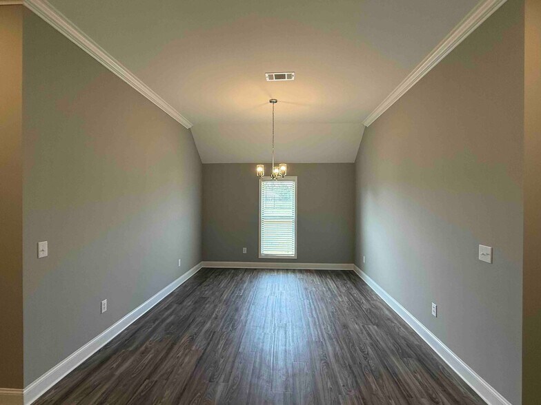 Building Photo - 573 Patrick Farms Dr