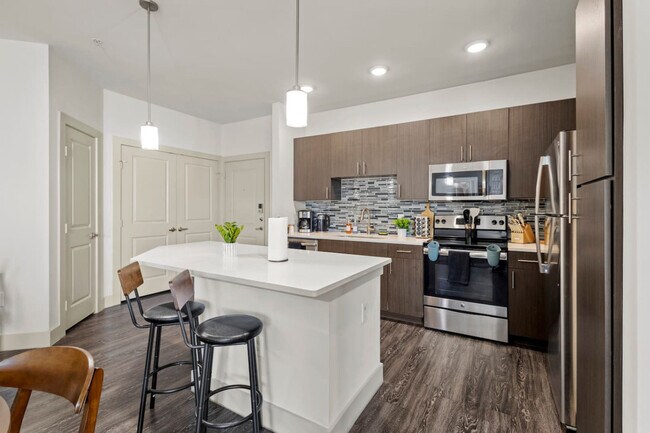 Building Photo - 8122 Midtown Blvd