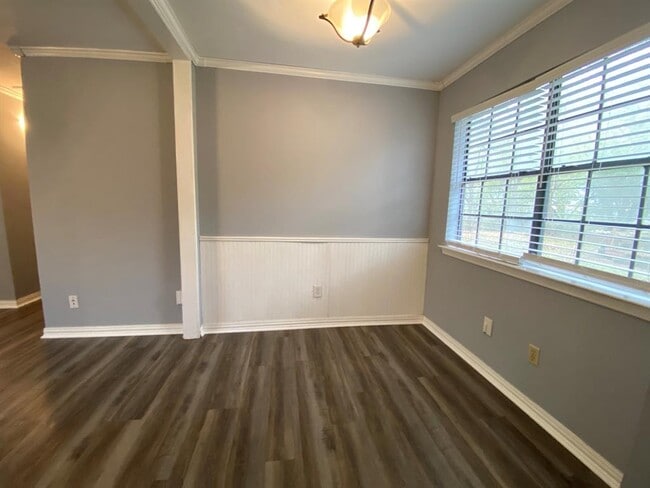 Building Photo - 6211 Chesterfield Ave