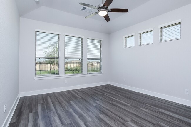 Building Photo - 7603 Coral Lk Dr