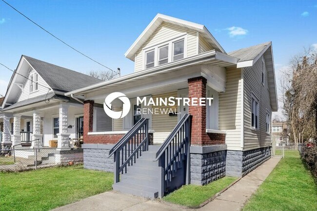 Building Photo - 4 Bedroom Pet-Friendly Home in Louisville, KY with Main Street Renewal