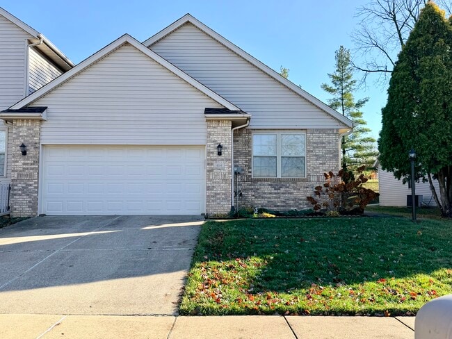 Primary Photo - 404 E Windwood Ln