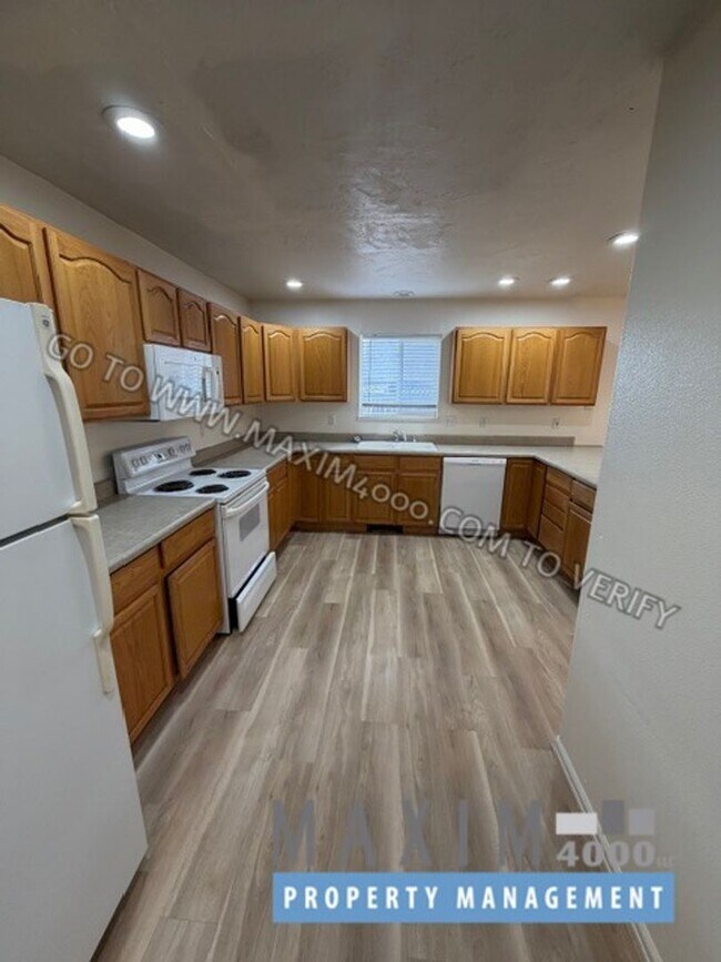 Building Photo - 210 W Sunset Dr