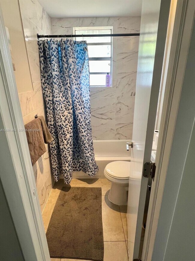 Building Photo - 2932 NW 16th Ave