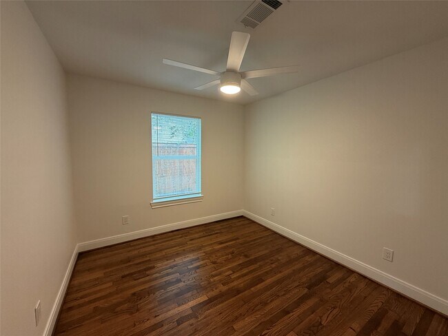 Building Photo - 4843 Culmore Dr