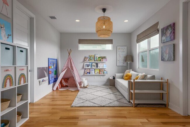 Building Photo - 7013 Boyle Dr