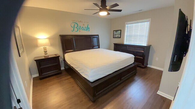 Building Photo - REDUCED!  2nd Floor 2 Bedroom Condo with New Paint and Carpet