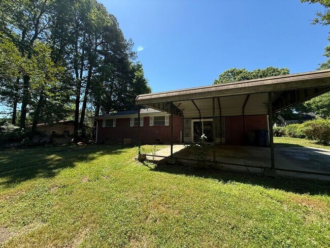 Building Photo - 2801 Ashe St