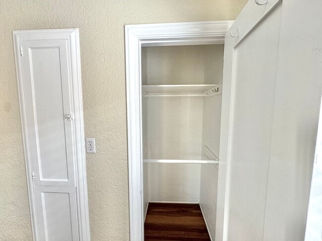 Building Photo - Cute North Park Bungalow! 2bd/1ba, 1 car garage, AC, W/D in-unit, fenced yard!