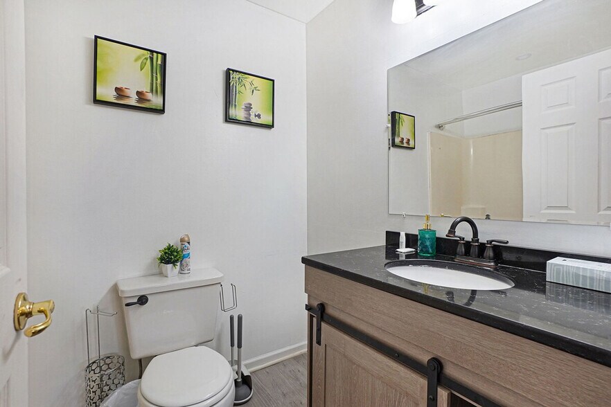 Building Photo - 303 Danbury Dr