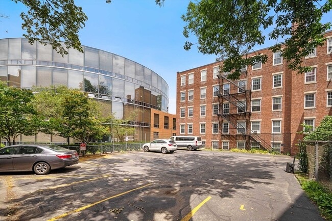 Building Photo - 1716 Cambridge St
